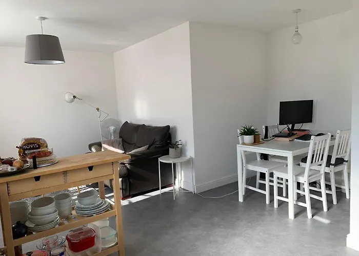 Bright, Chilled Ensuite Db Room In A Shared Flat!
