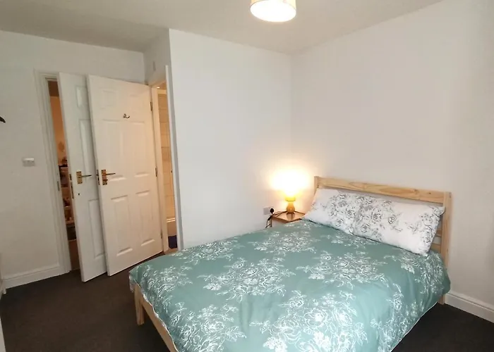Bright, Chilled Ensuite Db Room In A Shared Flat!